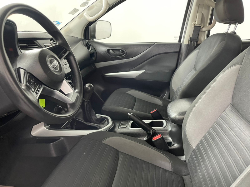 Nissan Comerciales Frontier y NP 300 Frontier Pick-Up 4 pts. Frontier SE, Doble Cab., L4, 2.5l, TM6, a/ac., VE, R-16 (cambio de línea) 2021